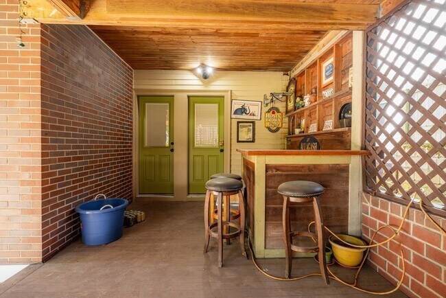 Building Photo - 33 Mapleton St