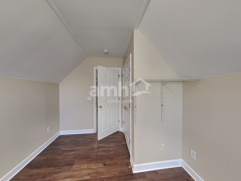 Building Photo - 2885 Runnymeade Dr