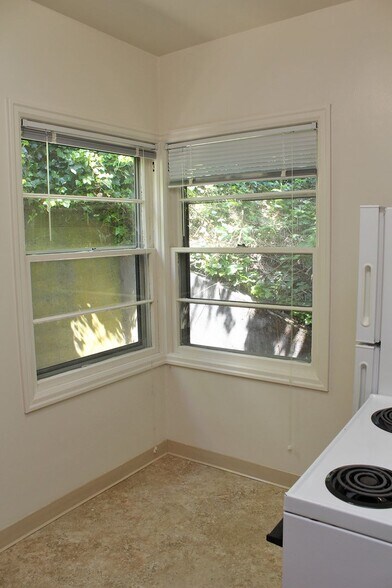 Building Photo - 3507 SW 11th Ave