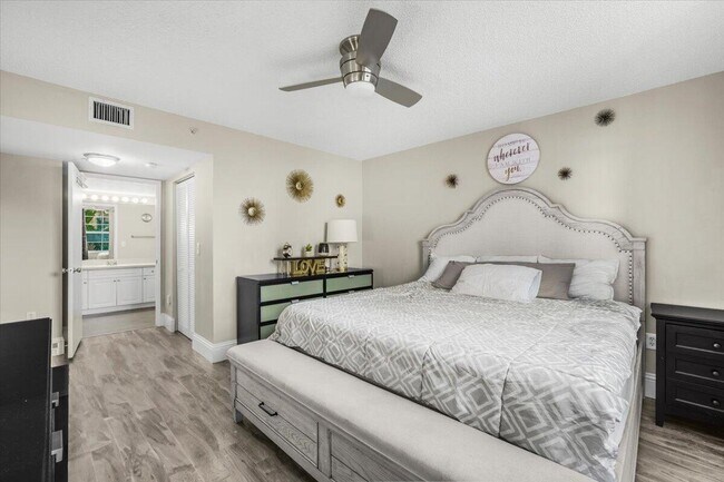 Building Photo - 520 SE 5 Ave