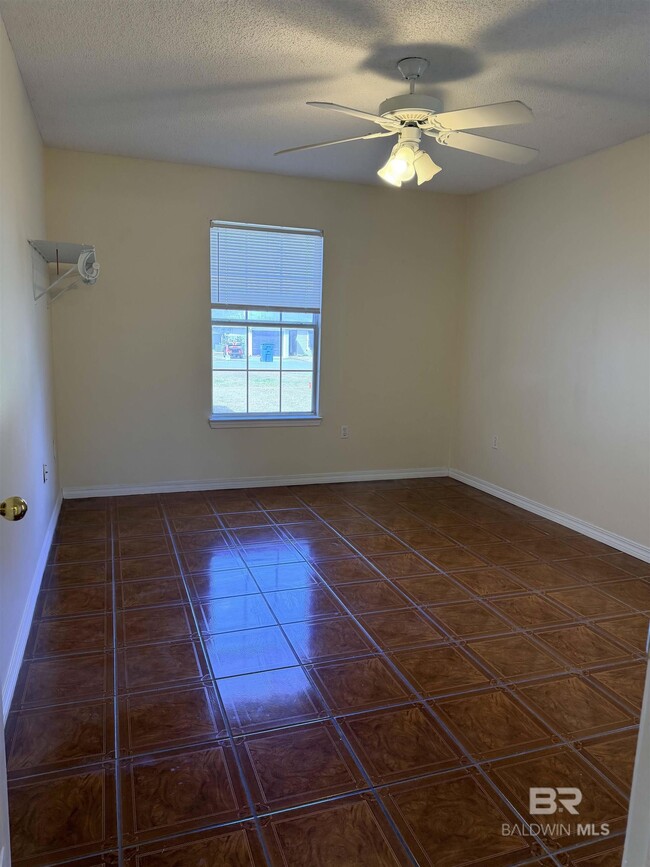 Building Photo - 24956 Ivy Ln