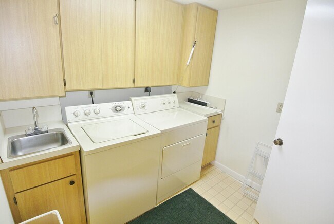 Building Photo - 1201 Seafarer Cir