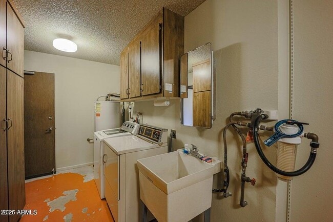 Building Photo - 13135 W Castlebar Dr