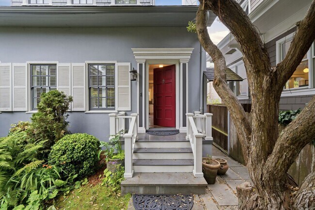 Building Photo - 242 32nd Ave