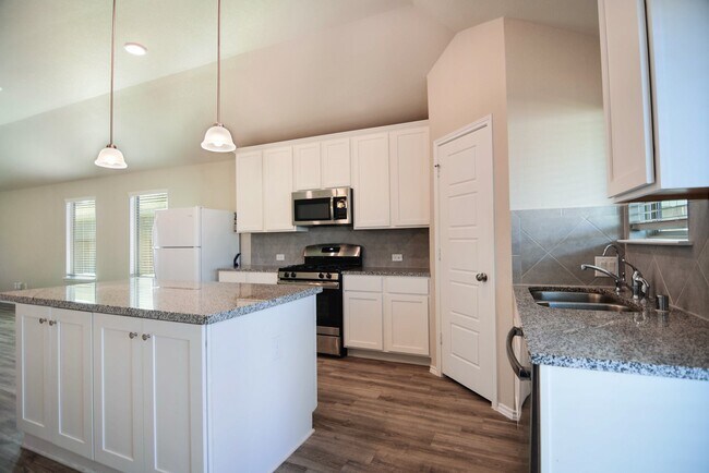 Building Photo - 21434 Holly Heights Rd