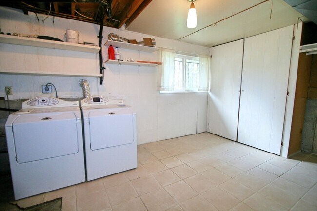 Building Photo - 3 Bedroom Split Level Home Available in South Colorado Springs!