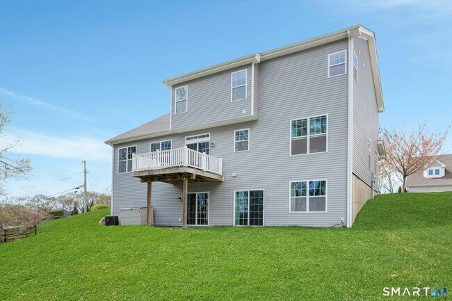 Building Photo - 310 Nutmeg Ln