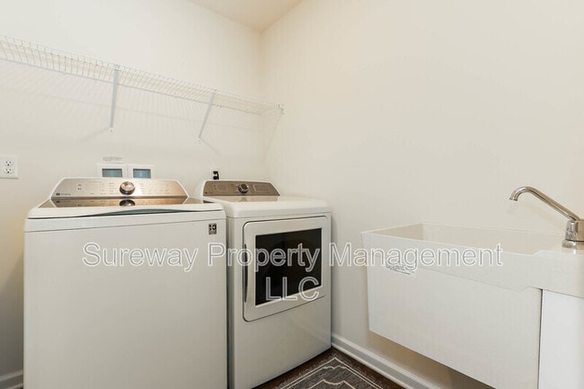 Building Photo - 2503 Charleston Dr