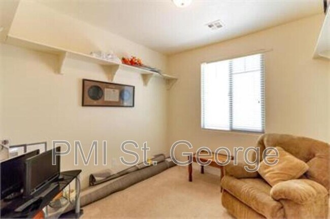 Building Photo - 3241 E Fourteen Fairway Dr