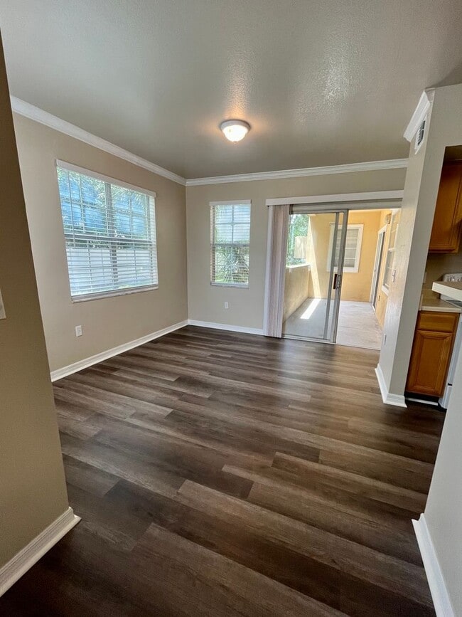 Building Photo - 3/2 unit becoming available June 1st for an annual lease