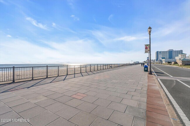 Building Photo - 33 Cooper Ave