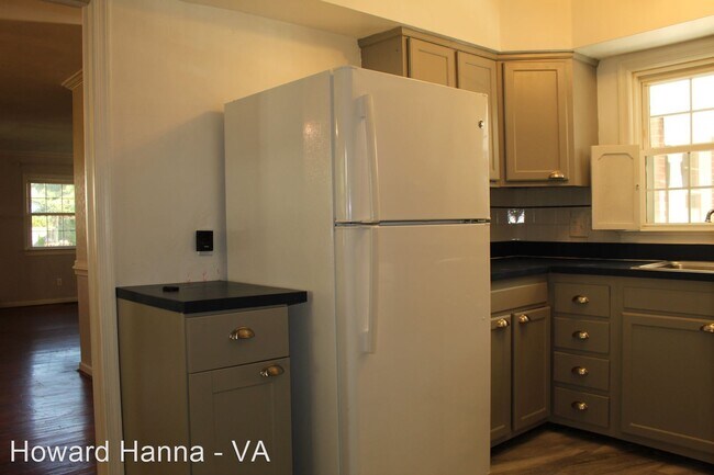 Building Photo - 4 br, 3 bath House - 605 Runnymede Court