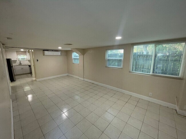 Building Photo - 125 Palm Pl