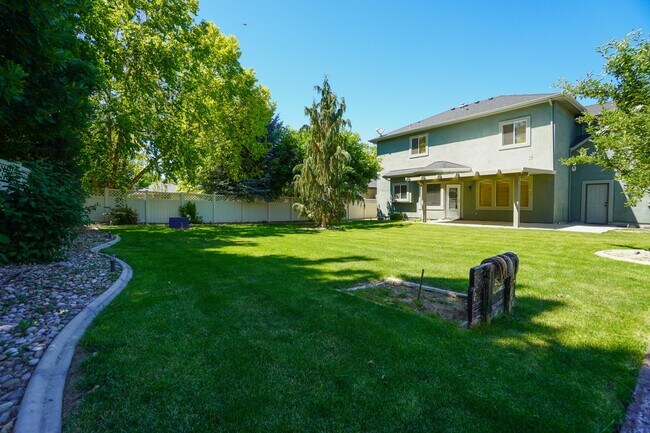 Building Photo - 2511 W Teano Dr