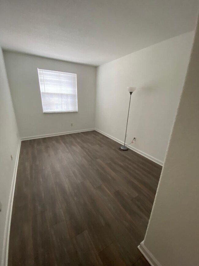 Building Photo - 2208 Shoma Dr
