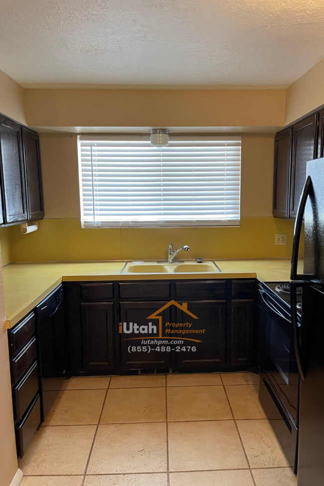 Building Photo - 2 bdrm 1 bath Duplex- Coming soon