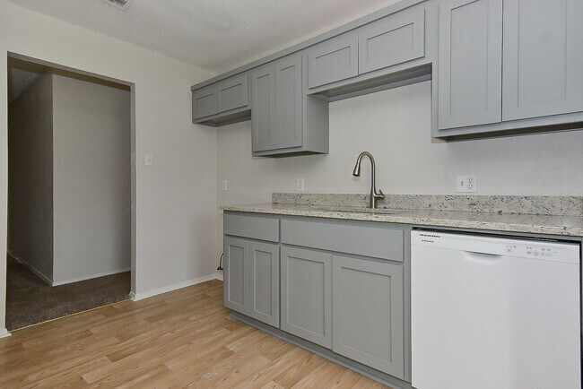 Building Photo - 1703 La Fontaine Ln