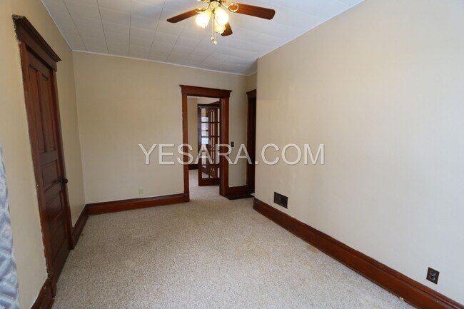 Building Photo - 502 1/2-502 1/2 S Leebrick St