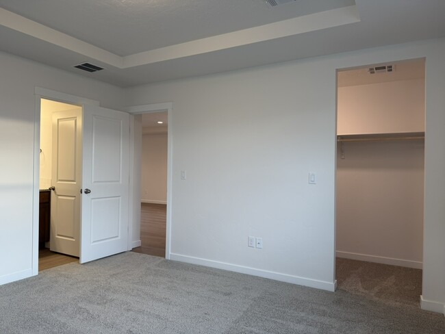 Building Photo - 10113 Longtail Dr