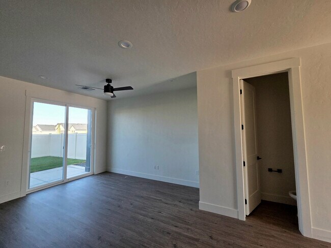 Building Photo - 4621 Highgarden Wy