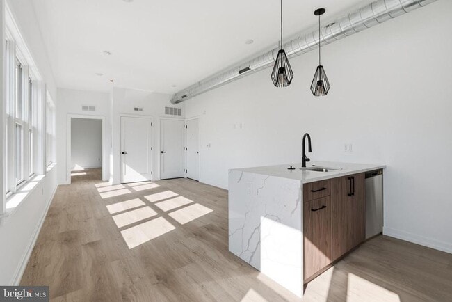 Building Photo - 209 New St