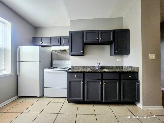 Building Photo - 1465 E 68th St