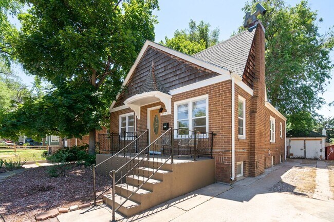 Building Photo - "Fully Furnished Monthly Rental - Newly Remodeled 4 bed Old Town bungalow"