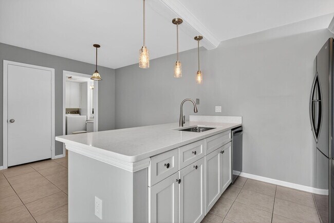 Building Photo - 2814 28th Ct