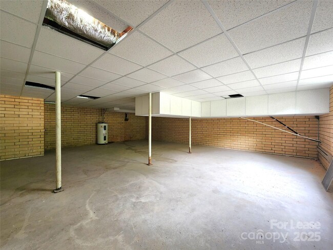 Building Photo - 210 N Salisbury Ave