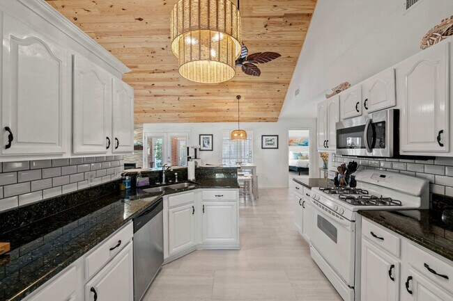 Building Photo - 300 Lan Rob Ln