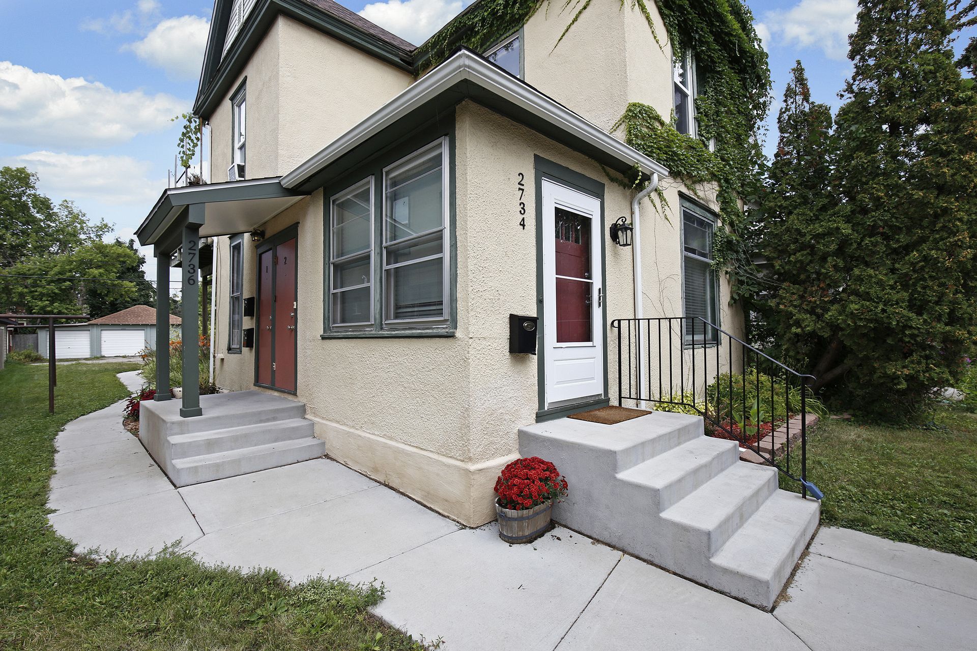 Building Photo - 2734 Bryant Ave S