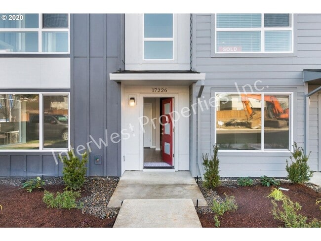 Building Photo - *1/2 OFF 1ST MONTH'S RENT PROMO* BEAUTIFUL...