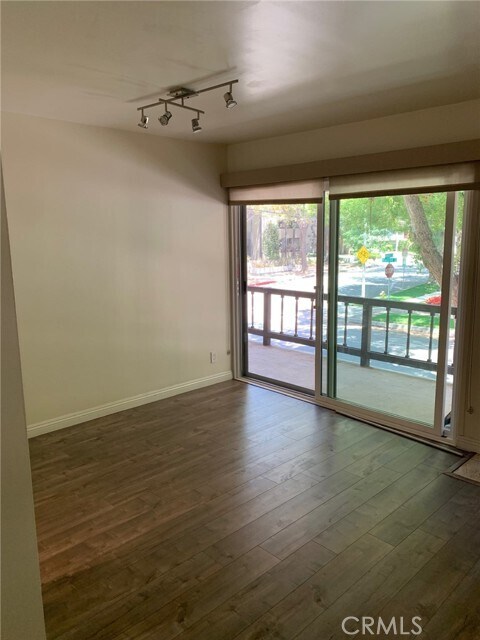 Building Photo - 1127 E Del Mar Blvd