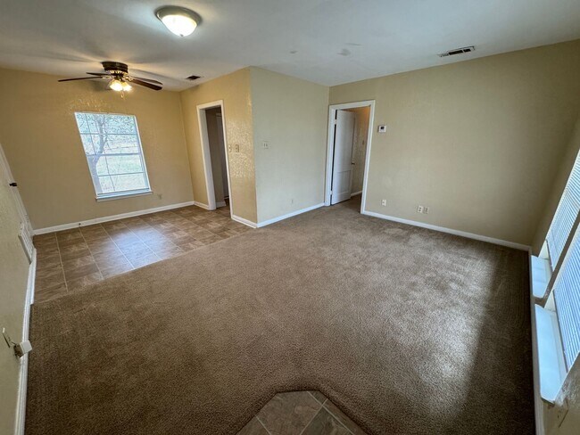 Building Photo - 2-Bedroom Duplex for Rent in Killeen