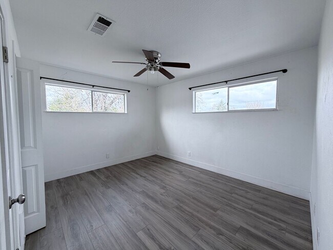 Building Photo - Upstairs Apartment