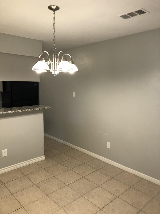 Building Photo - 2401 Sycamore Ave