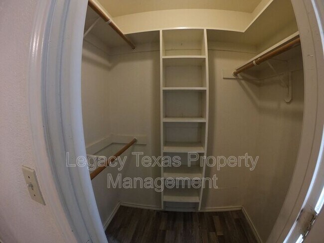 Building Photo - 1106 Williams Ave