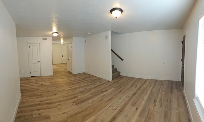 Building Photo - 576 Sunflower Rd
