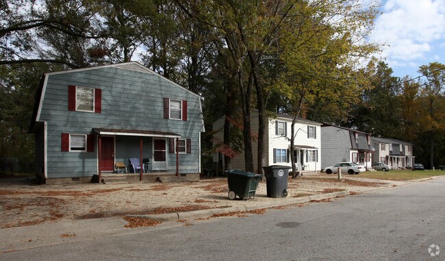Building Photo - Aqua Court Townhomes