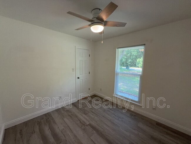Building Photo - 6733 Applegate St