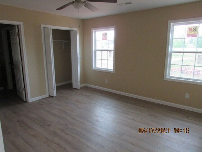 Building Photo - Close to Shaw AFB!