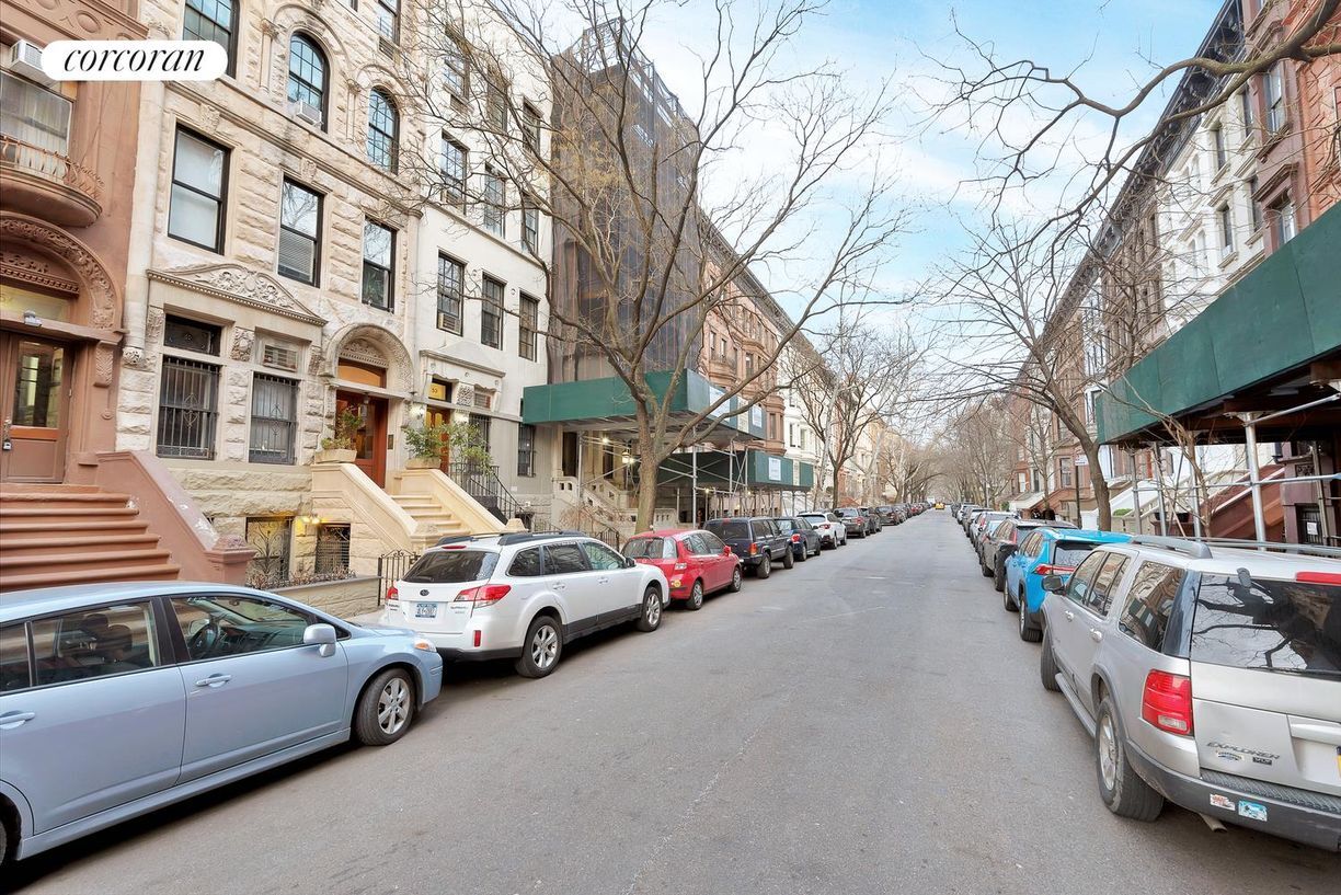 Building Photo - 53 W 76th St