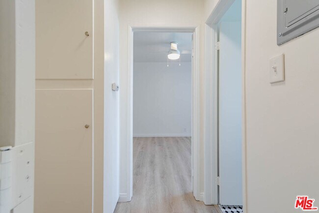 Building Photo - 758 N Hudson Ave
