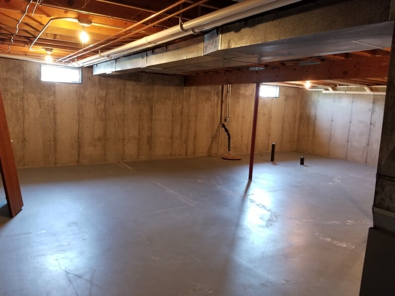 Building Photo - 316 N Hyland St