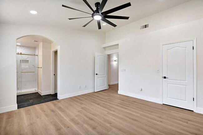 Building Photo - 2775 Chianti Ave