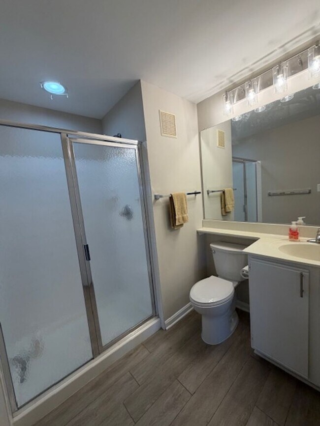 Building Photo - SPACIOUS 2 BEDROOM 2 BATH CONDO WITH LOFT IN KING FARM