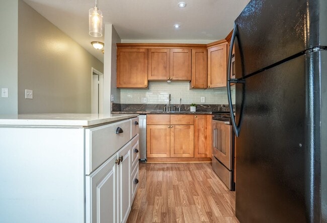 Building Photo - Fully Renovated Unfurnished 2 Bedroom/1.5 Bath at Southpointe