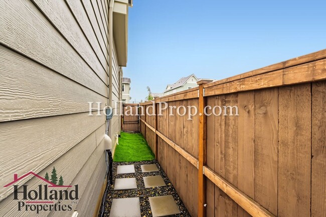 Building Photo - 3 Bedroom new home in South Hillsboro area