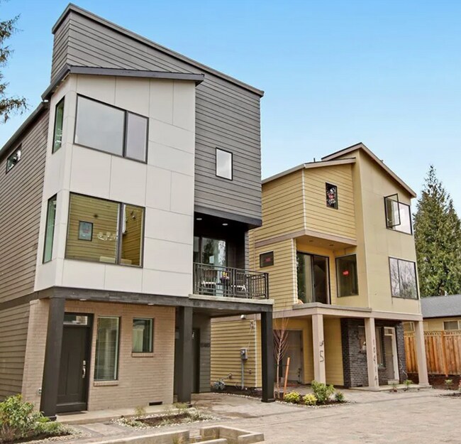Building Photo - Gorgeous, Custom-designed 4-Bedroom Contemporary Townhouse on 3 Levels