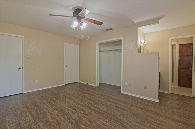 Building Photo - 914 Garden Meadow Dr